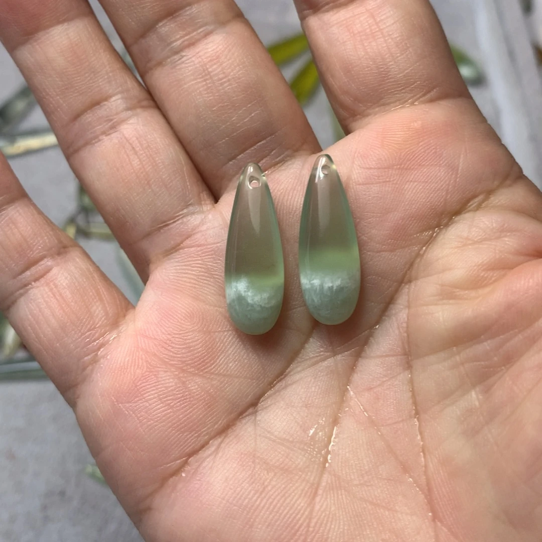 蛇纹石玉未镶嵌耳环