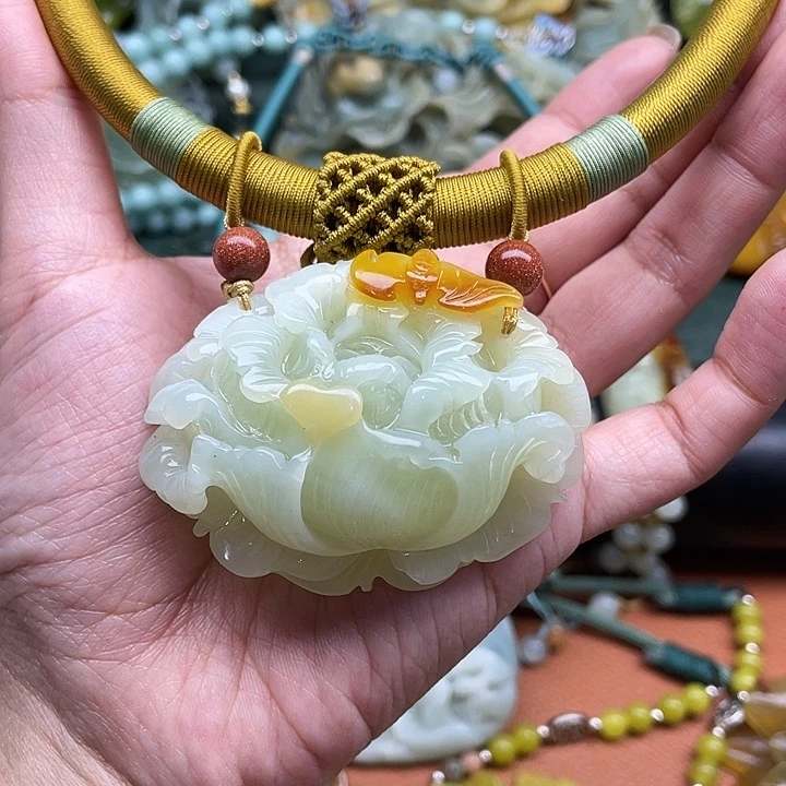 蛇纹石玉吊坠未镶嵌