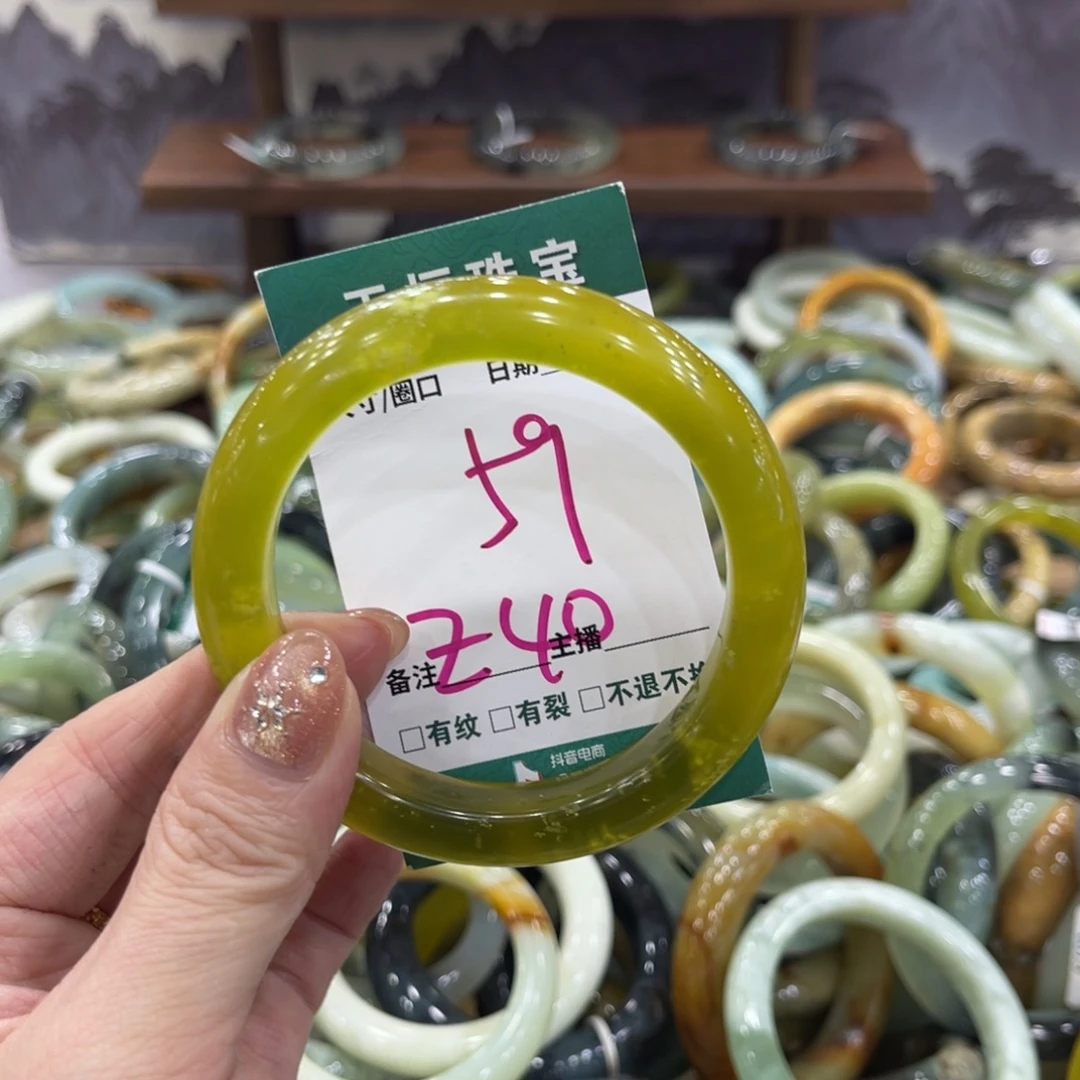 是***呀岫玉未镶嵌手镯手镯