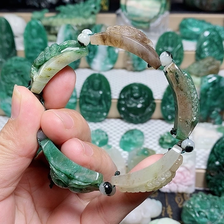 未镶嵌独山玉颈饰