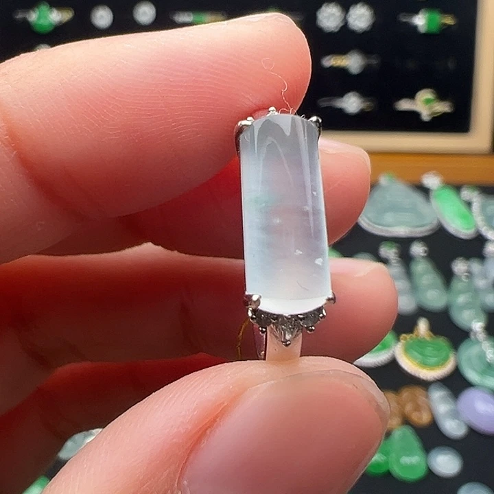 翡翠18K金镶嵌颈饰戒指