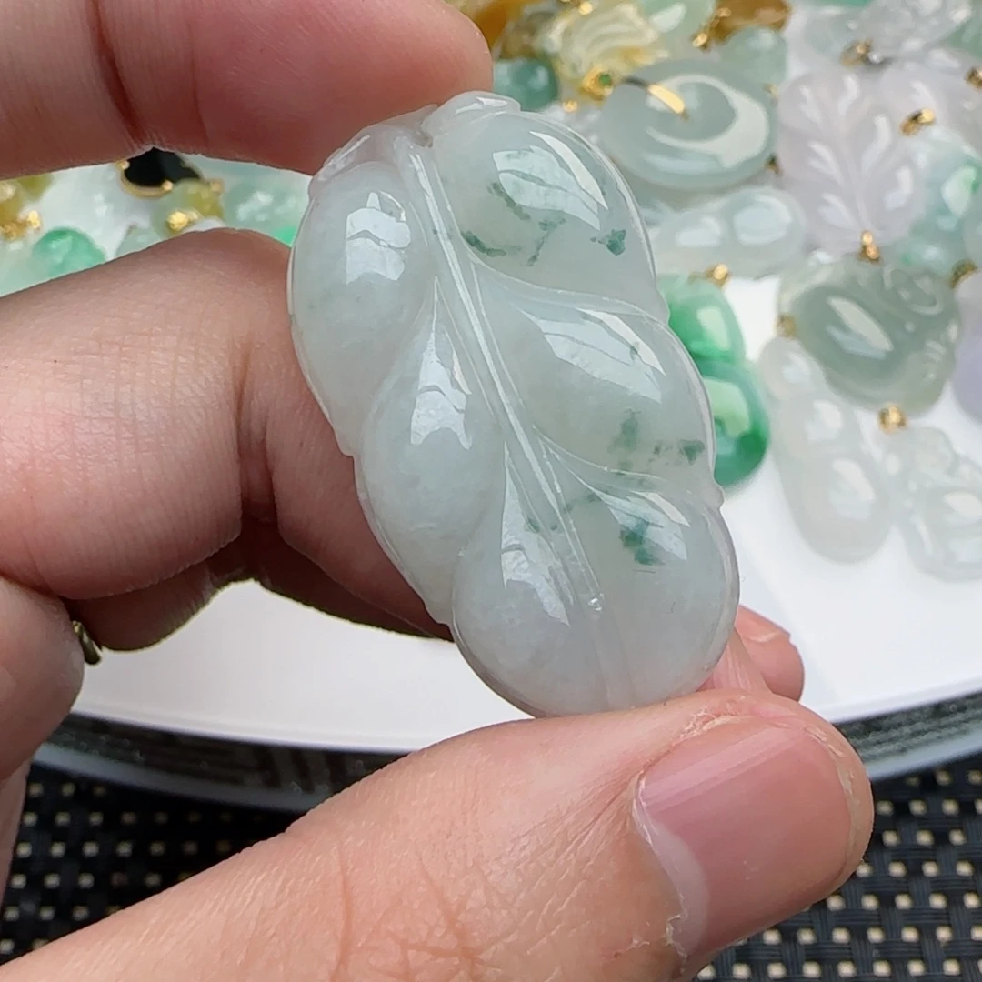 【闪购商品】翡翠颈饰未镶嵌大叶