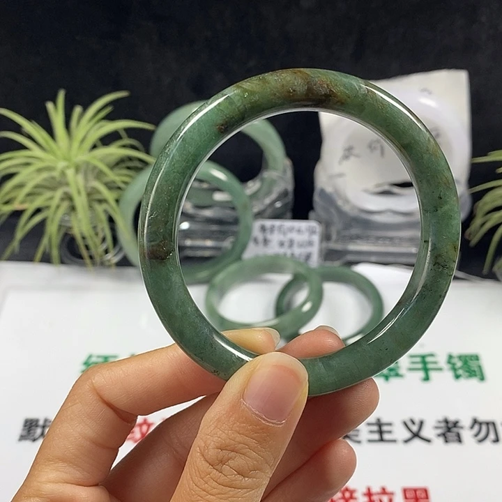 未镶嵌手镯翡翠35号。 56.3圈