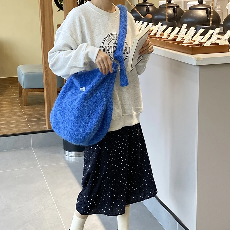 2024秋冬新款毛绒包包女百搭可爱大容量单肩包可调节斜挎包