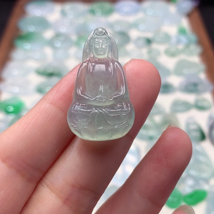 翡翠未镶嵌颈饰冰种晴底观音