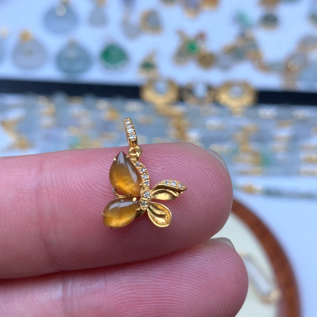 翡翠18K金镶嵌吊坠(不含链)蝴蝶