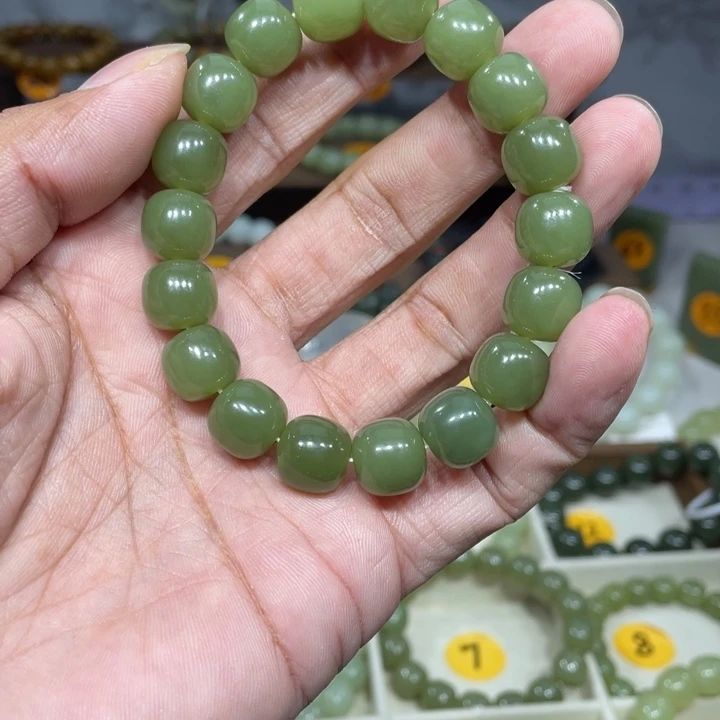 j***o和田玉未镶嵌手串