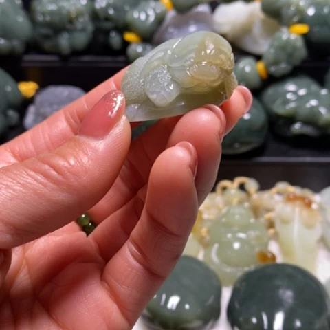 颈饰未镶嵌和田玉（糖玉）