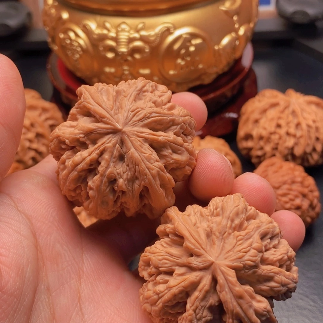 乔***涛文玩核桃吊坠粗筋全品