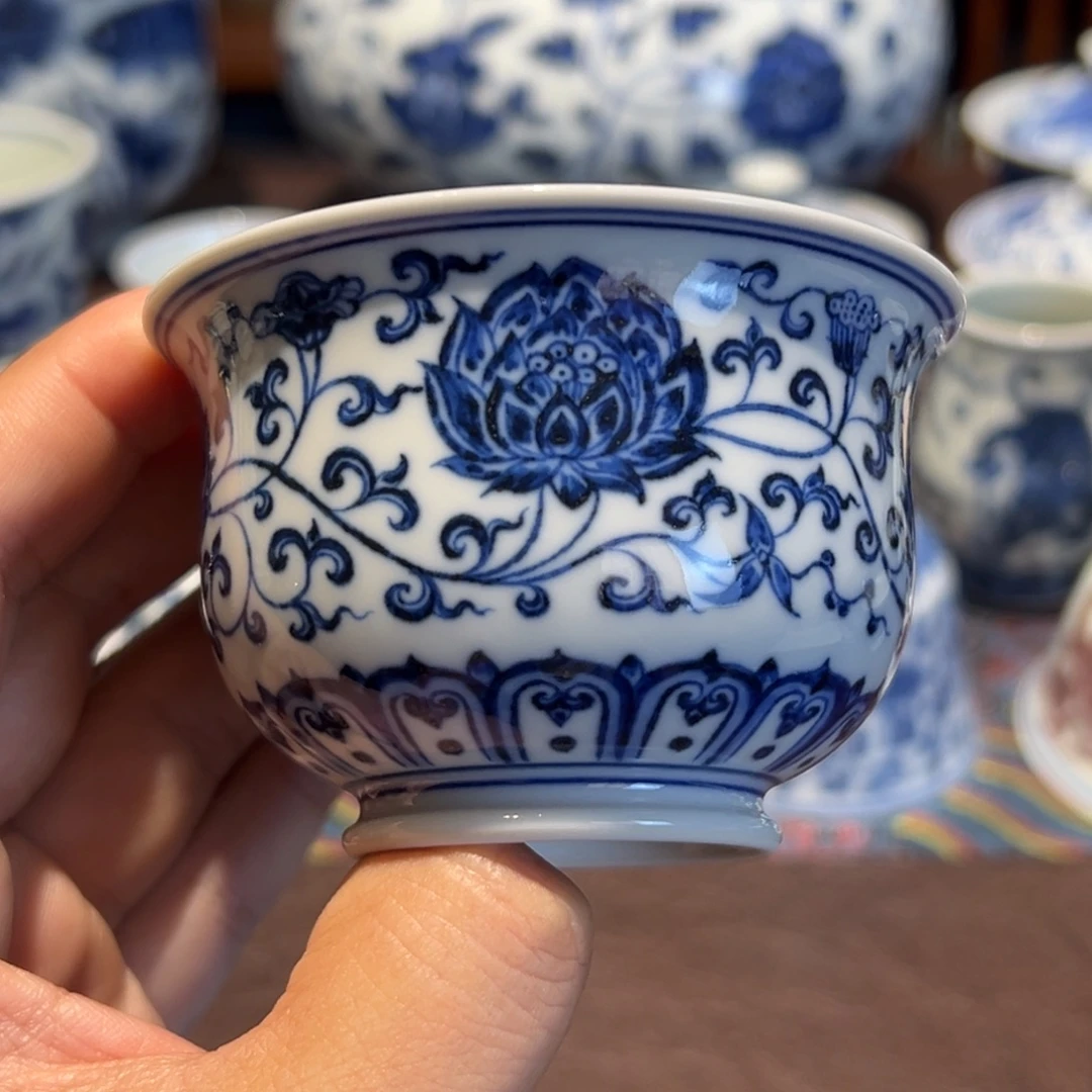 精品青花缠枝莲金刚莲炉式杯口径约8厘米