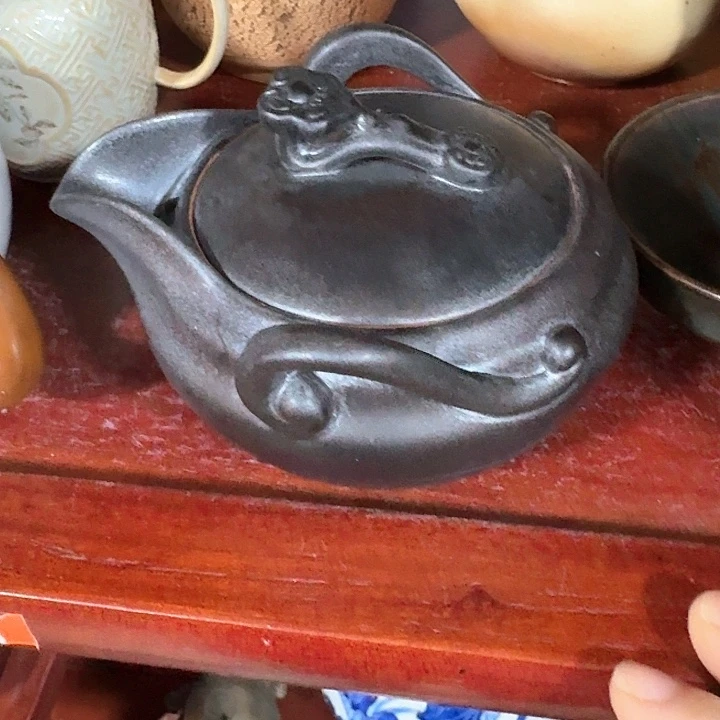 主人杯一个，瓷。。。品茗瓷