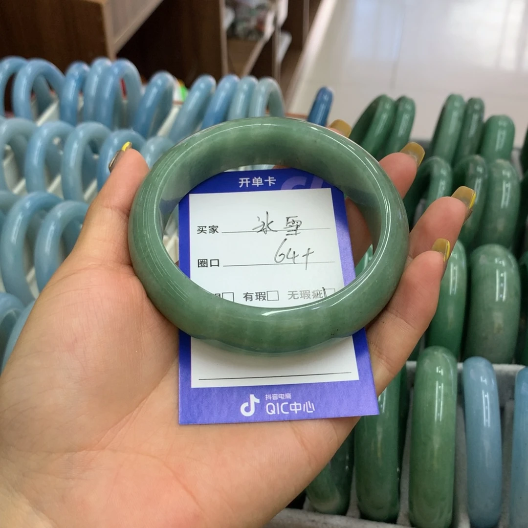 *****石英质玉手镯未镶嵌