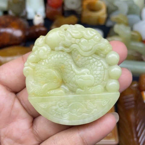 蛇纹石玉未镶嵌颈饰51