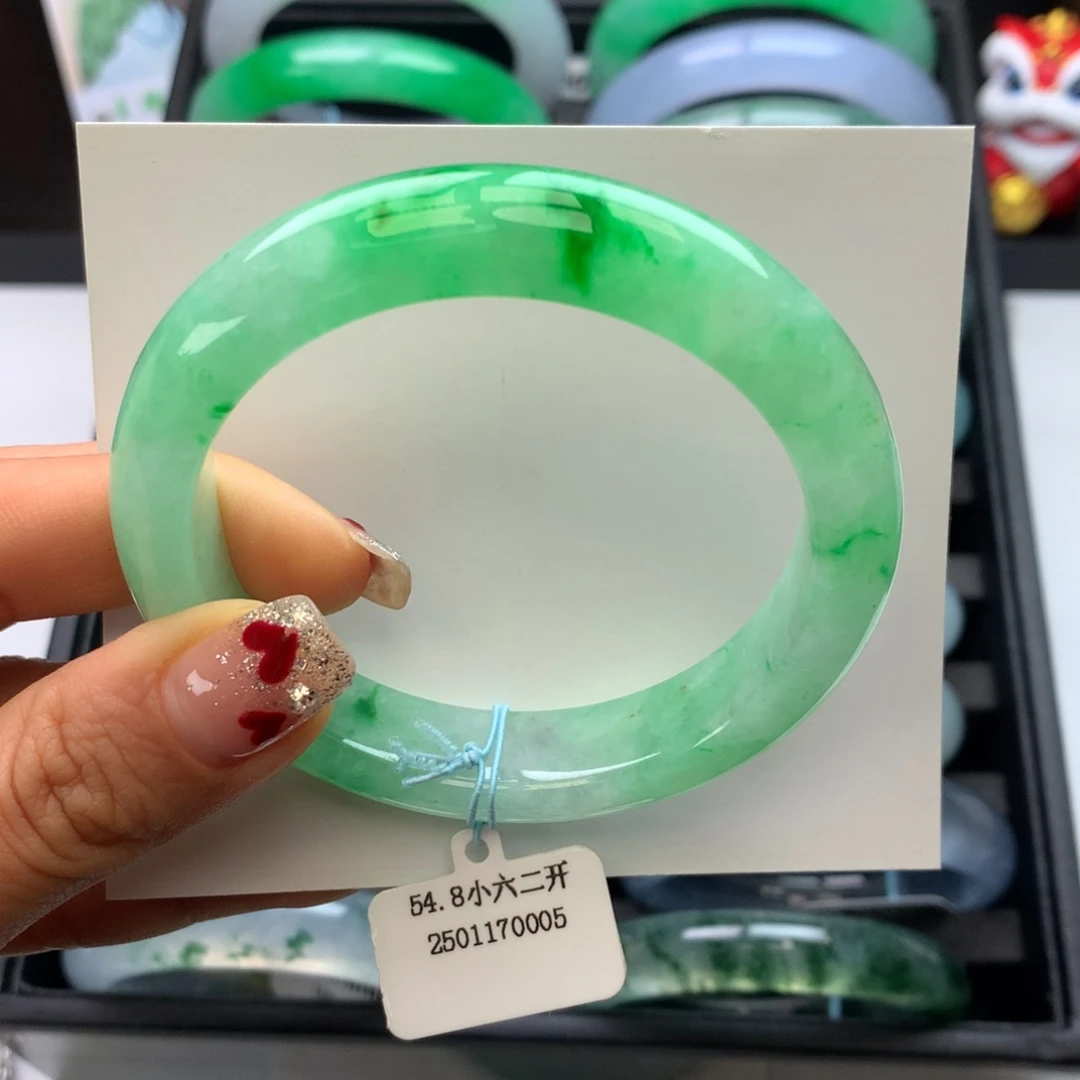 翡翠手镯未镶嵌54-55冰绿底飘辣绿花