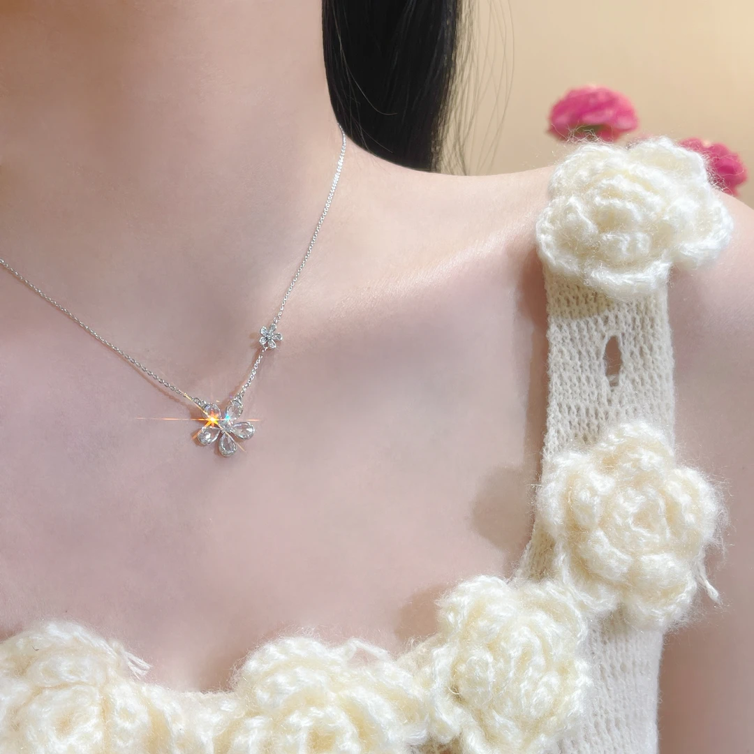 铜项链 夏季时尚小清新锆石花朵吊坠项链小众设计感百搭锁骨链女