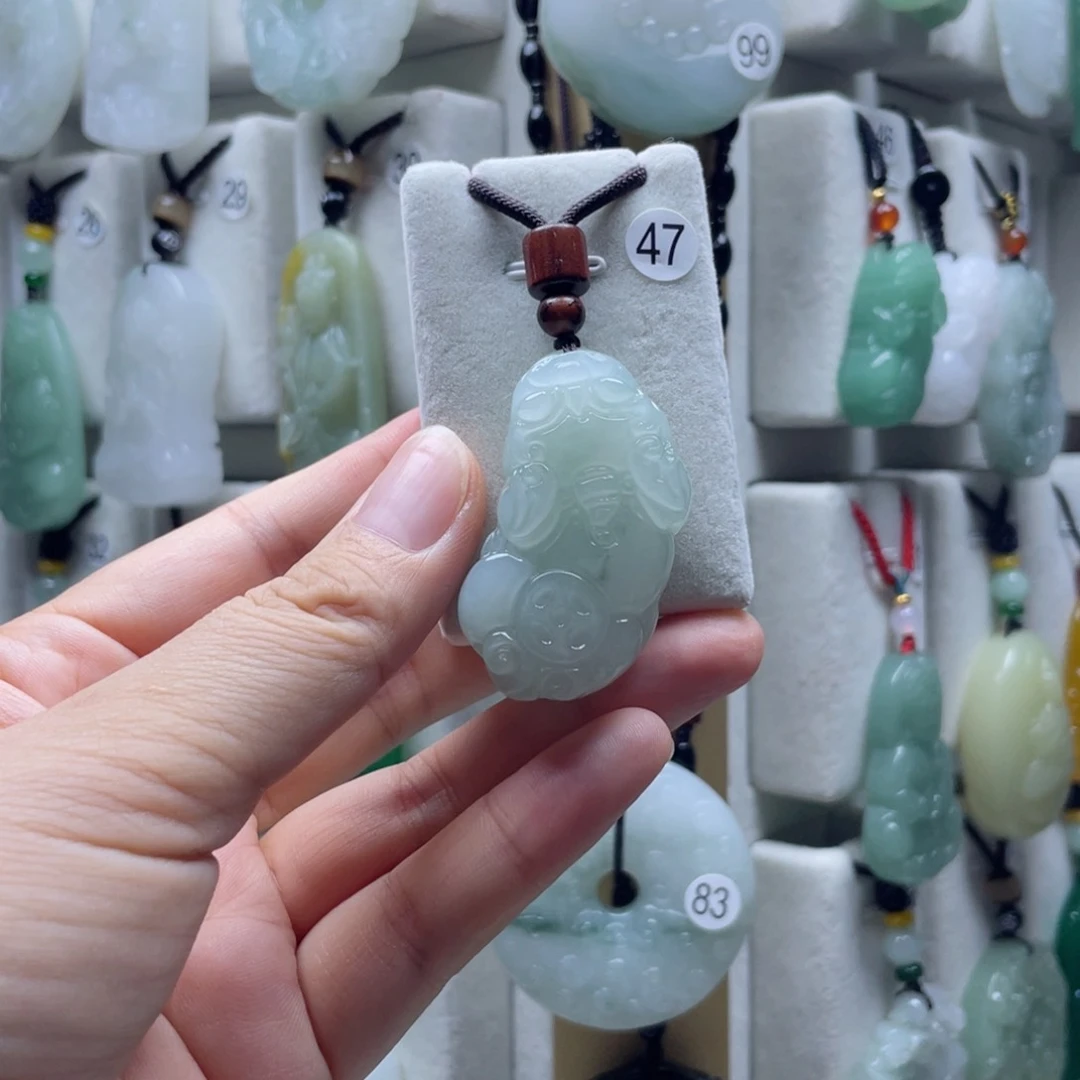 石英质玉（金丝玉）未镶嵌颈饰