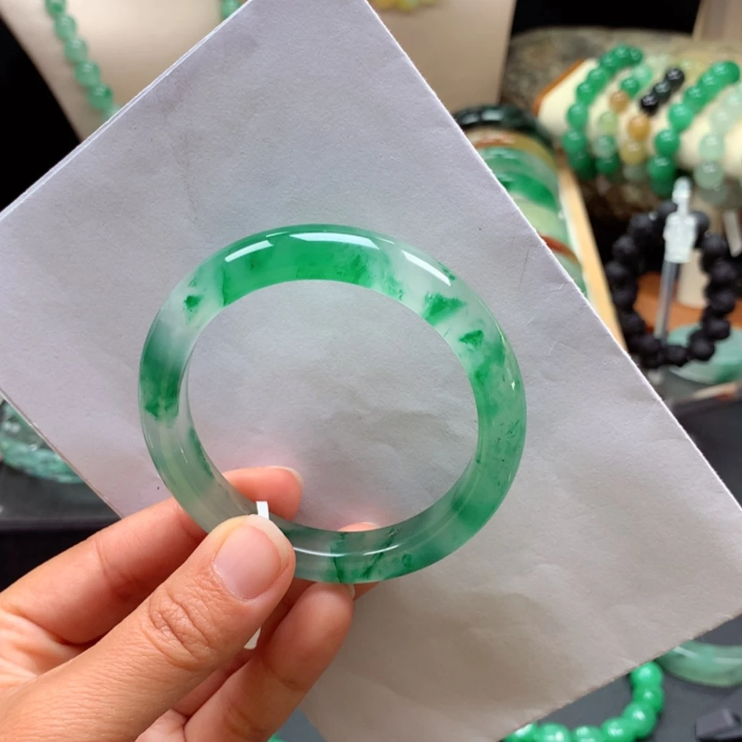 【闪购商品】未镶嵌手镯石英质玉