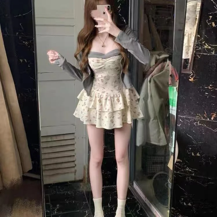 2025新款两件套甜辣碎花修身显瘦收腰气质温柔风开衫+吊带连衣裙