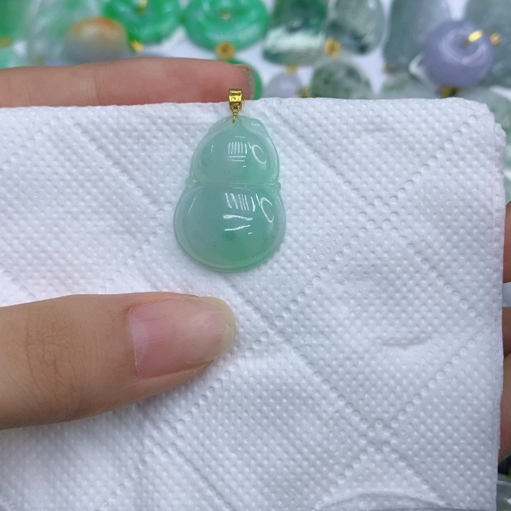 翡翠18K金镶嵌颈饰11111111111