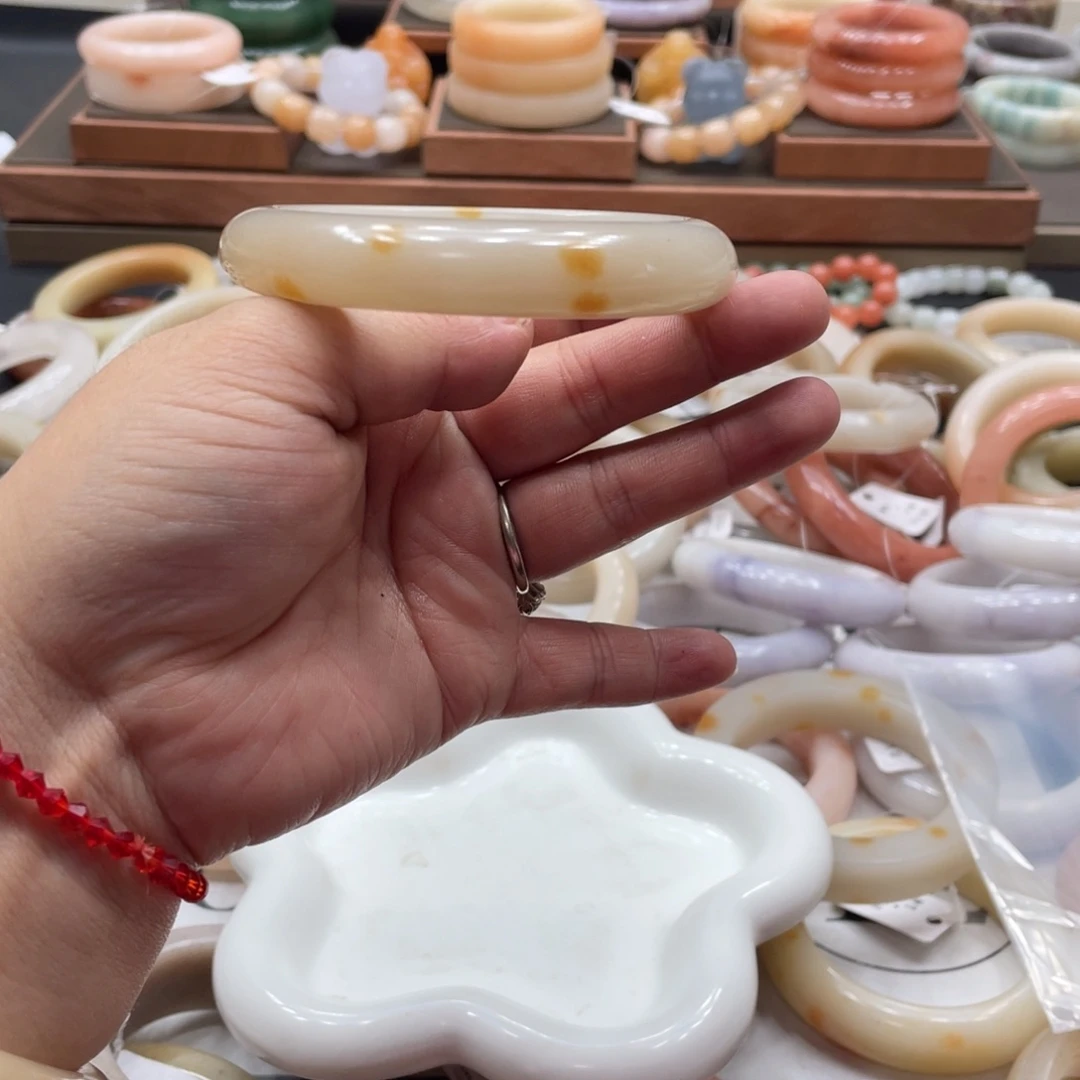 石英岩玉手镯未镶嵌花****ฅ