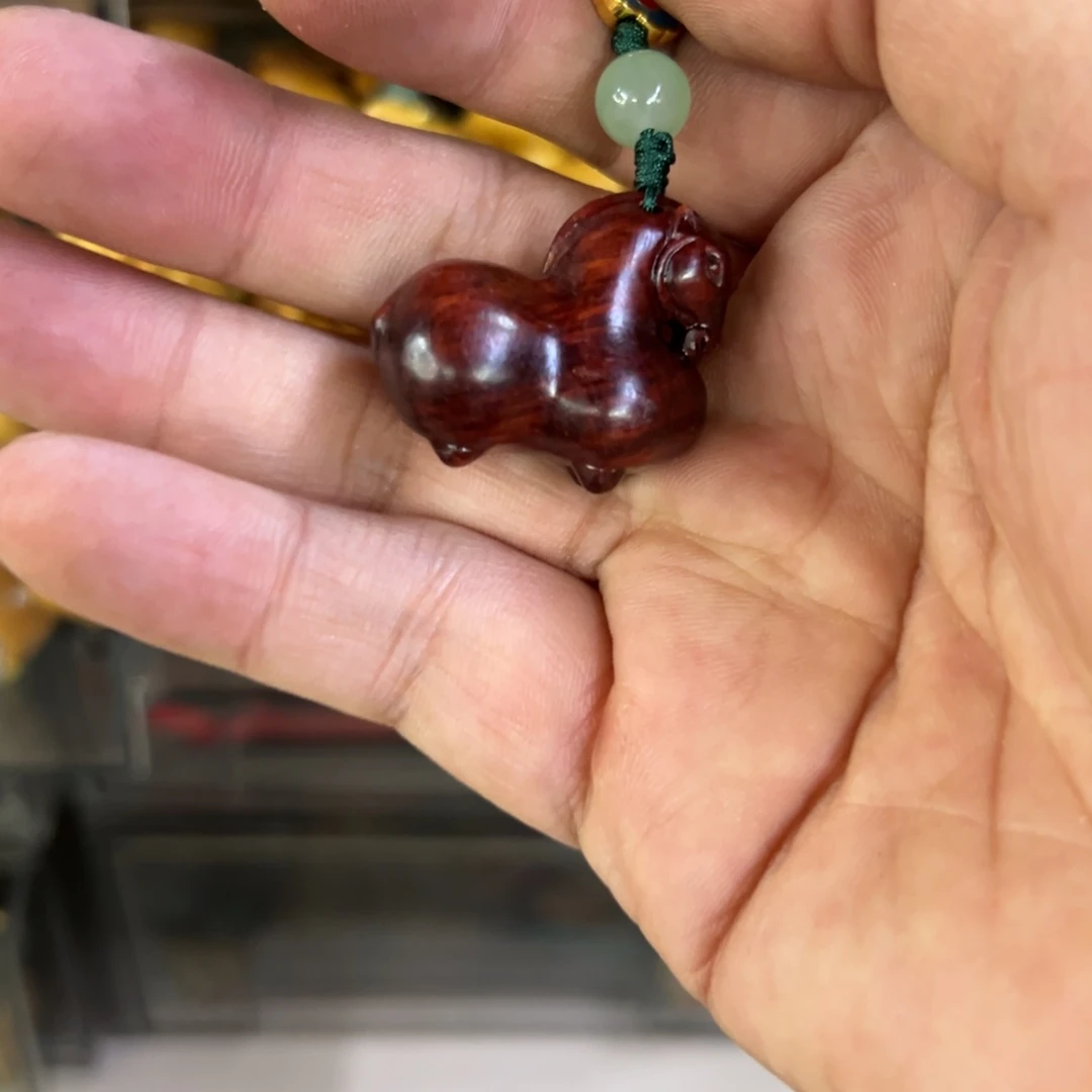 只买单纯的吊坠，没带链子，属的性质。