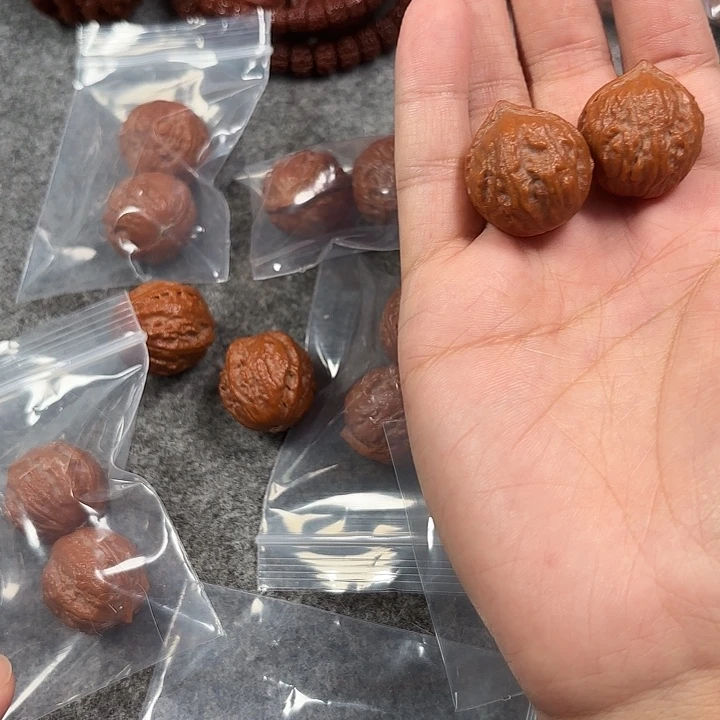 文玩核桃吊坠小红皮25