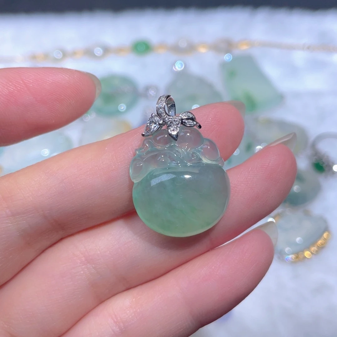 翡翠18K金镶嵌颈饰玲****镜翡翠