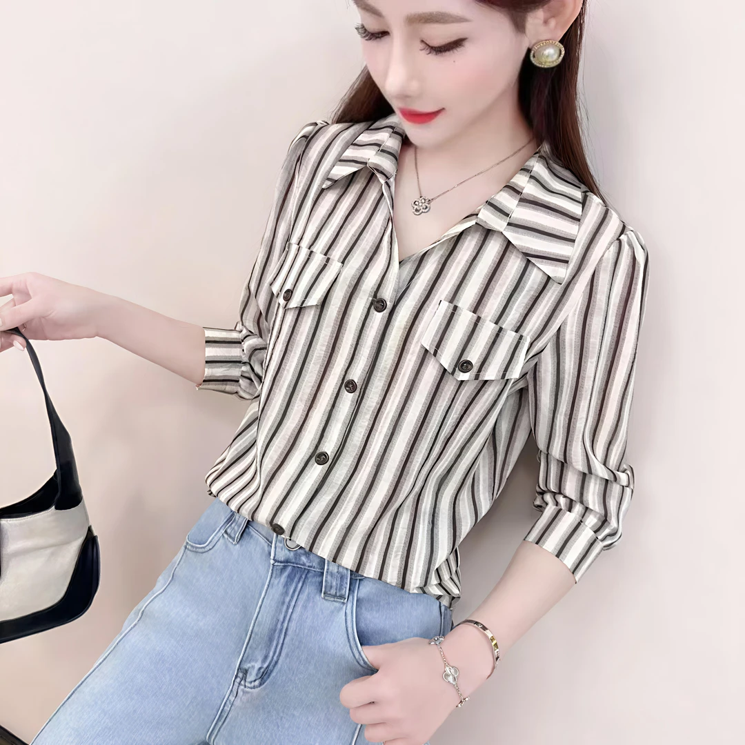 2025早秋新款气质翻领条纹长袖衬衫女宽松显瘦洋气百搭卷袖上衣女