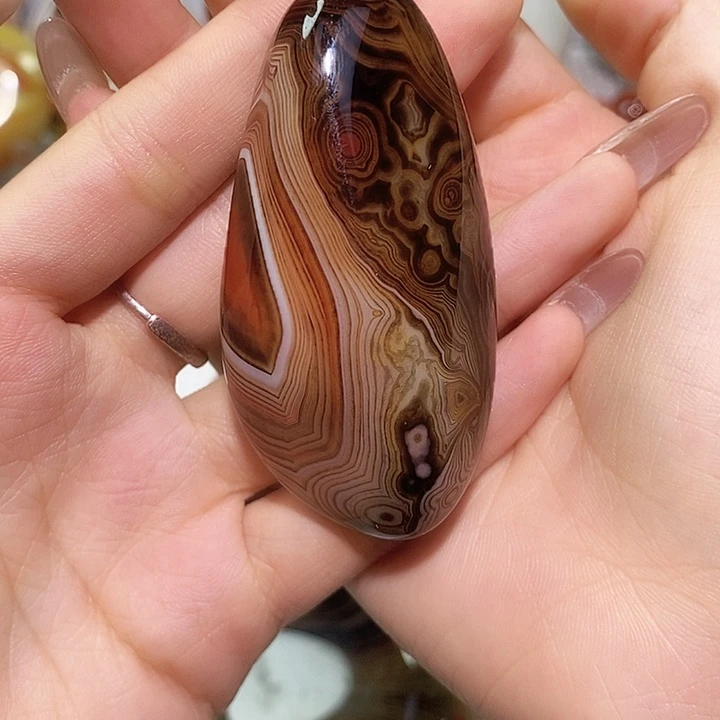 坐***起玛瑙/玉髓未镶嵌珠宝奇石