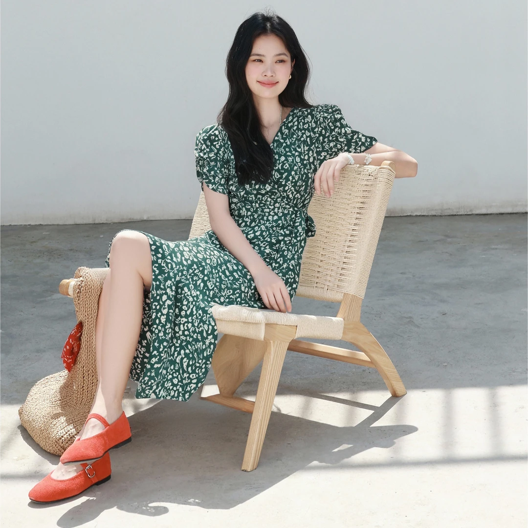 【商场同款】伊芙丽碎花显瘦气质高腰时尚夏季复古连衣裙1F4191481