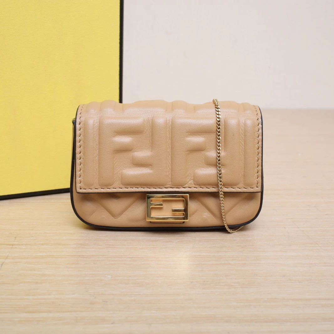 99新 FENDI/芬迪 拆小花6枫 棕色 皮革S 法棍 mini 手提包