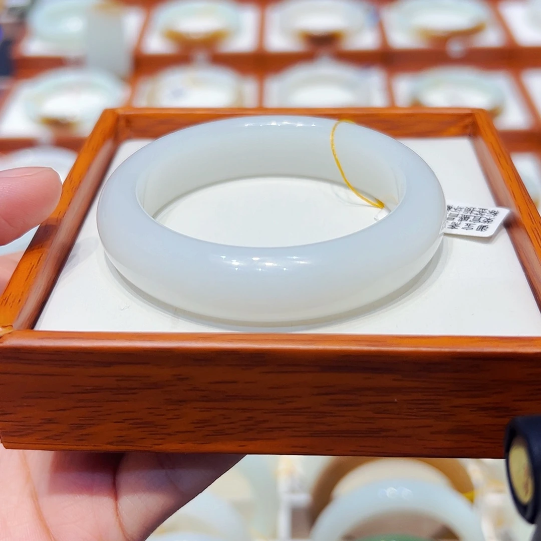 未镶嵌手镯和田玉羊脂白5152