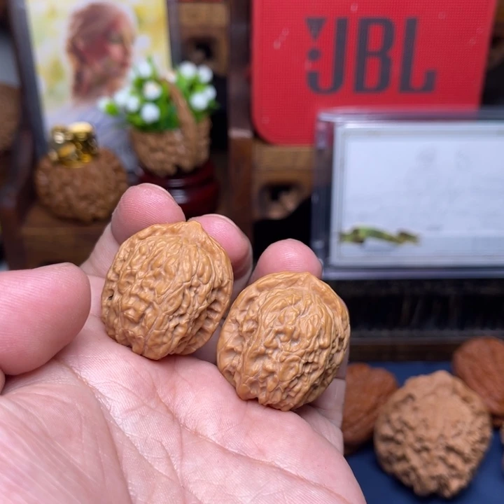 乐***中文玩核桃把件无名