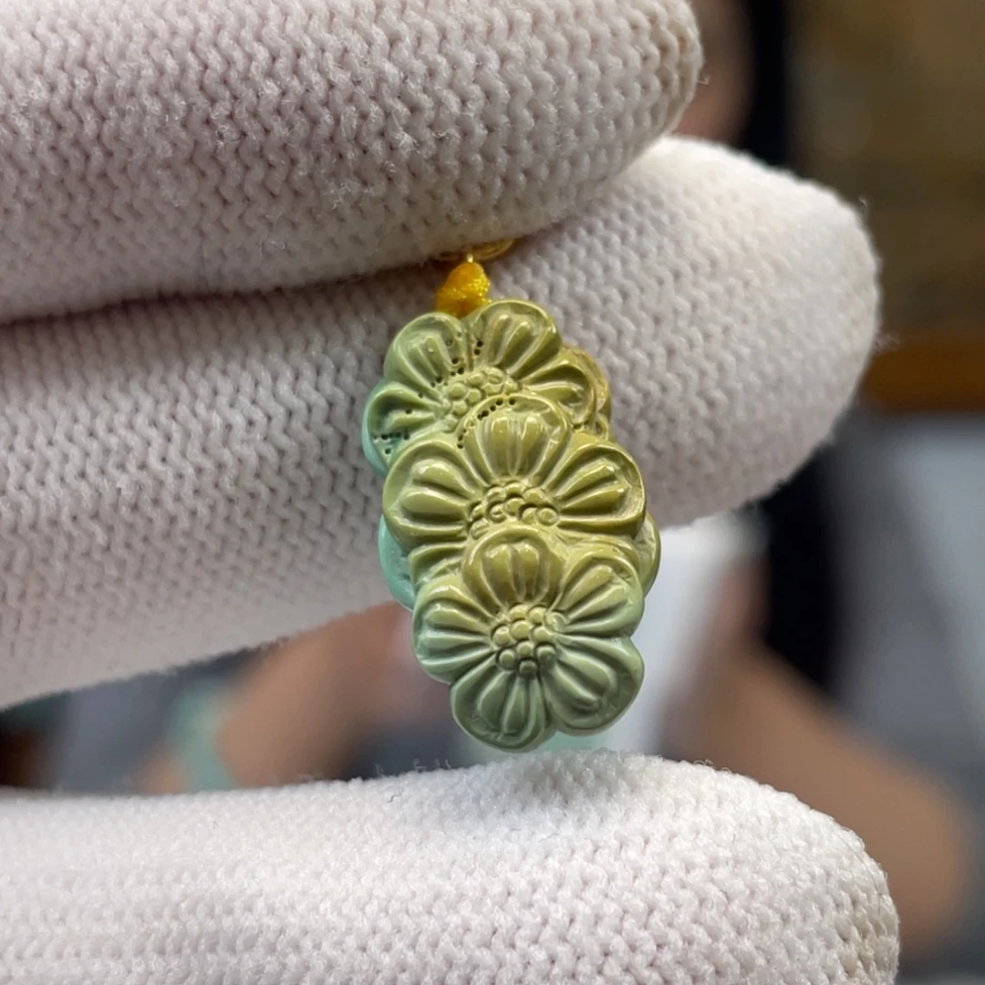 绿松石未镶嵌挂件