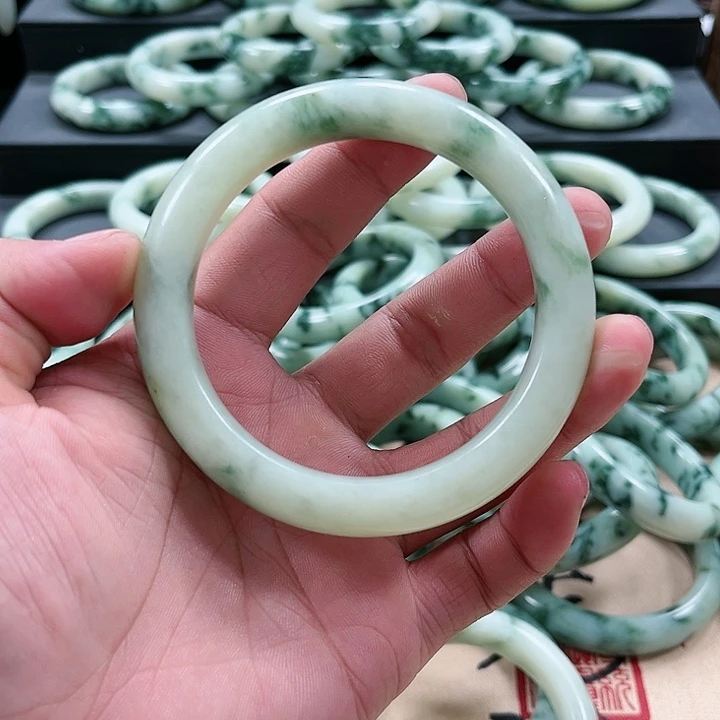 【闪购商品】透闪石-蛇纹石玉未镶嵌手镯莲**心