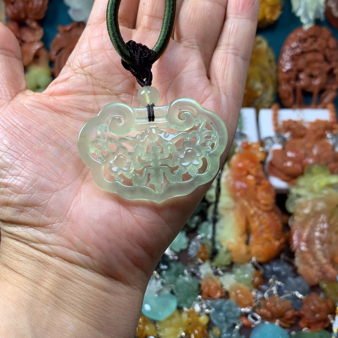蛇纹石玉未镶嵌挂坠