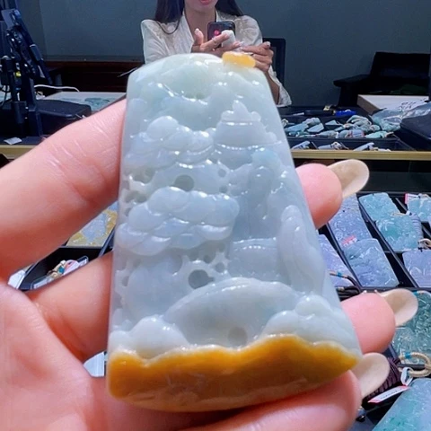 颈饰未镶嵌翡翠一个