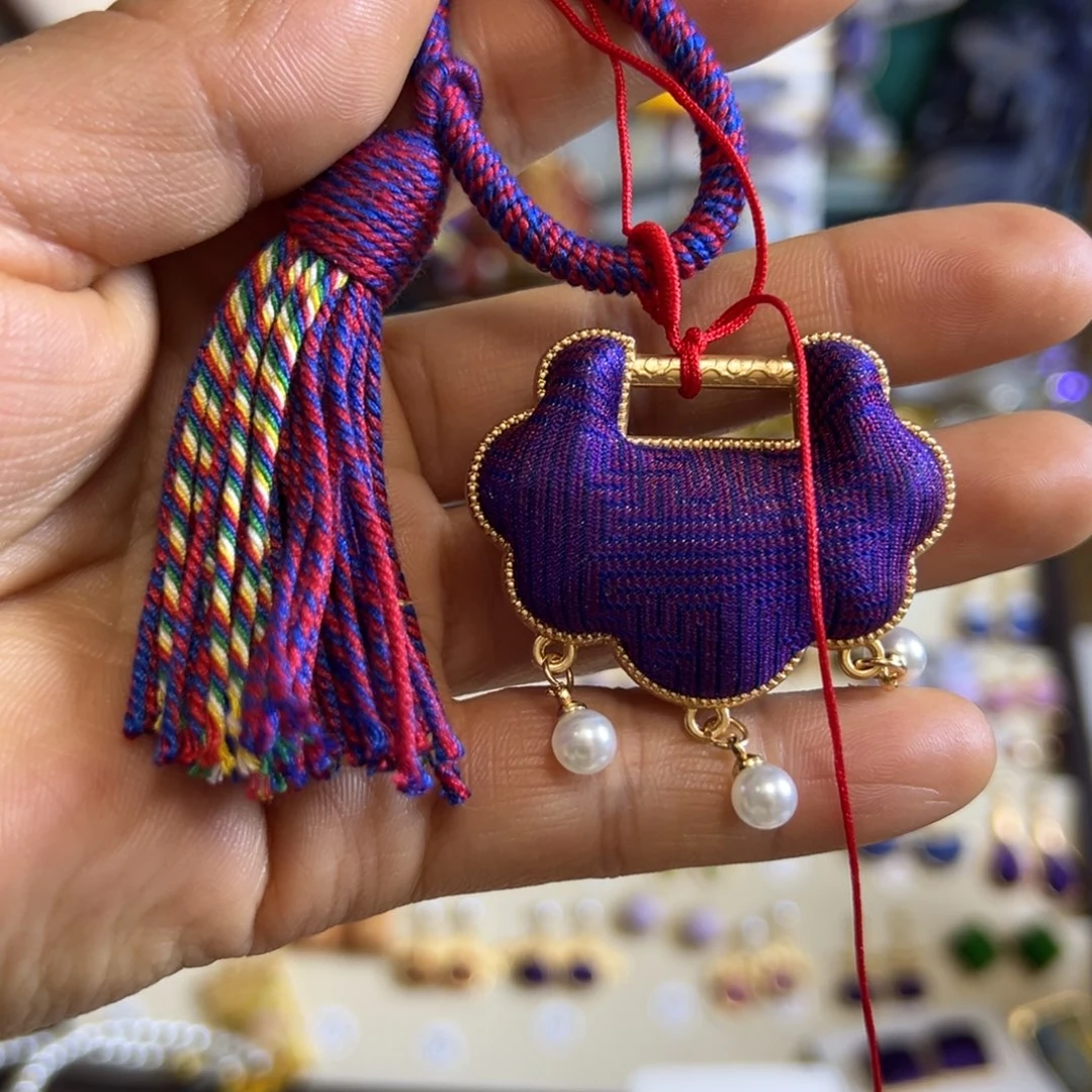 布艺磁石紫色如意锁