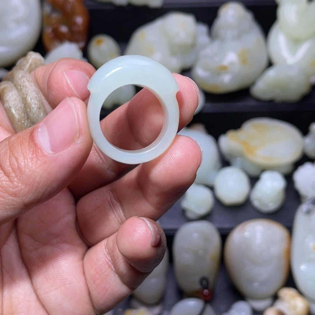 和田玉颈饰未镶嵌豆***呀