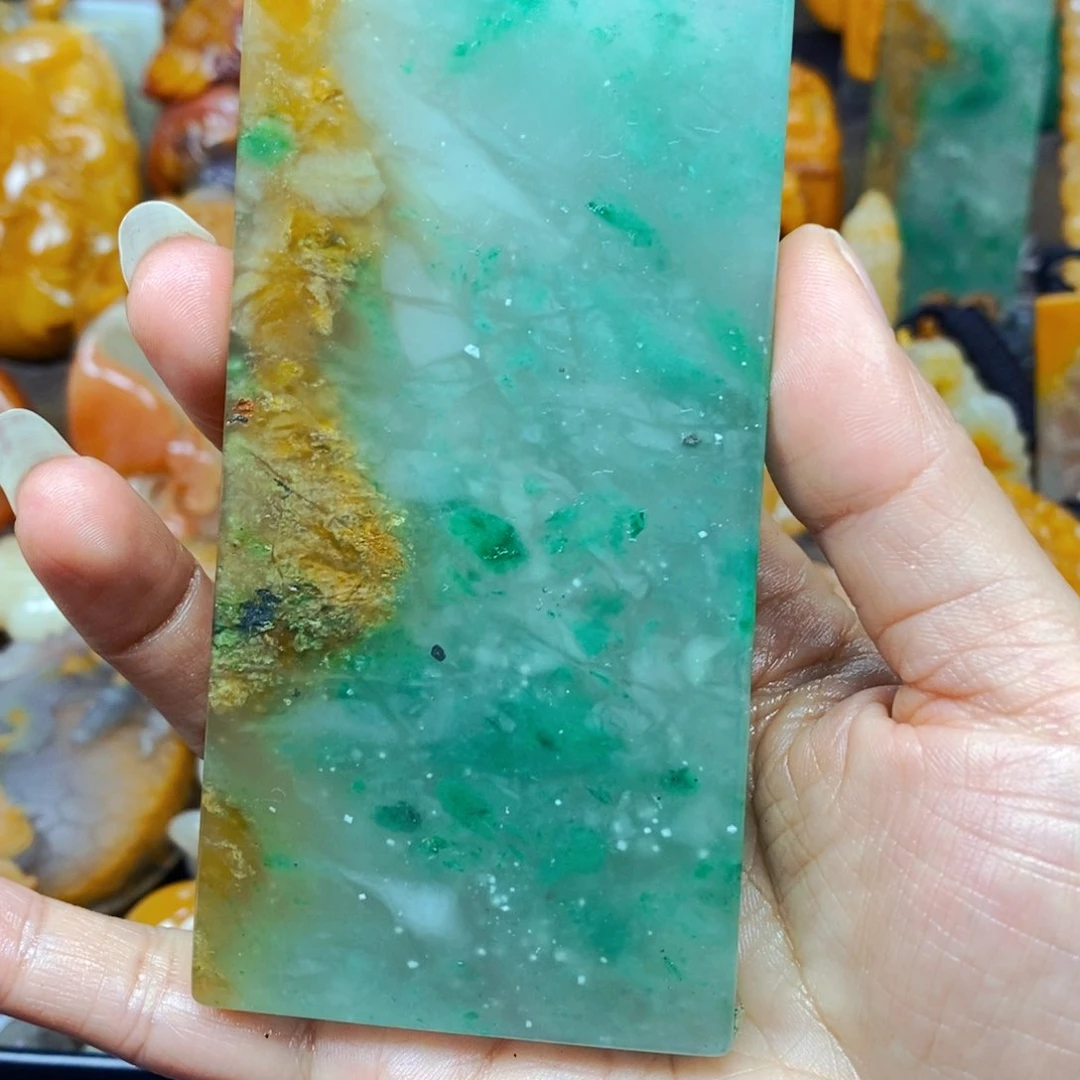 石英质玉（黄龙玉）未镶嵌颈饰