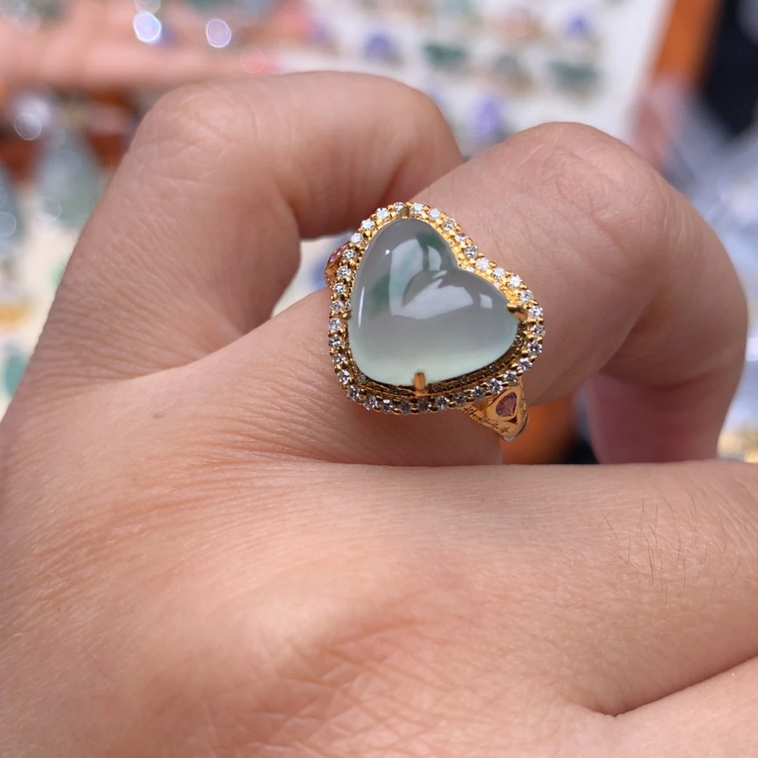 18K金镶嵌戒指翡翠爱心戒指