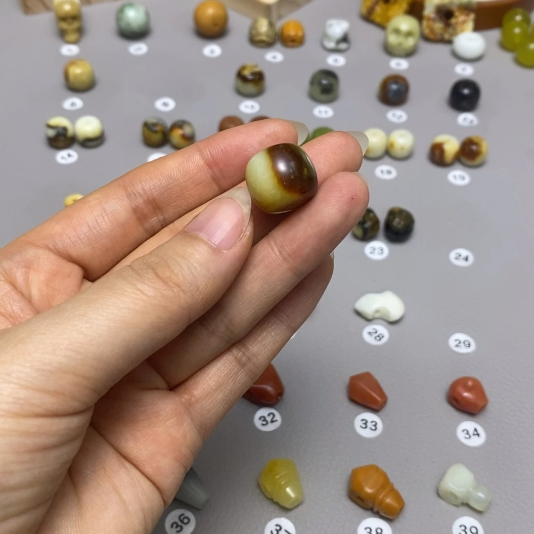 蛇纹石玉配饰合金轻**萤