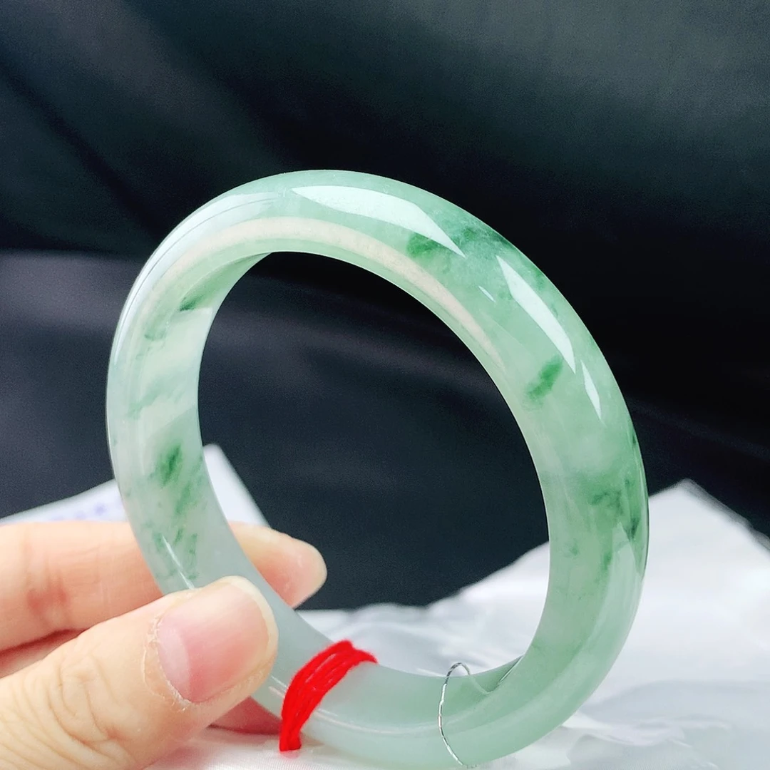 翡翠手镯未镶嵌58圈