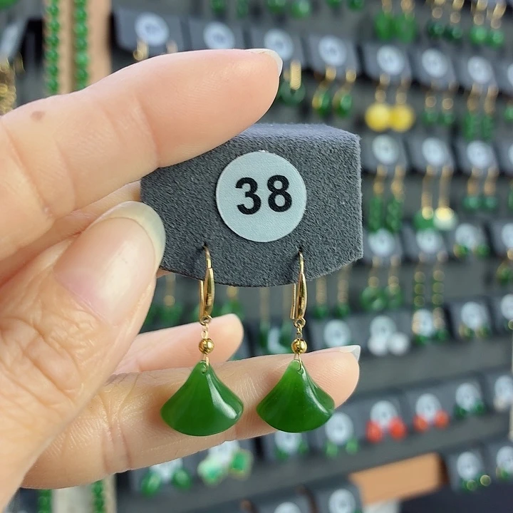 和田玉18K金镶嵌耳饰