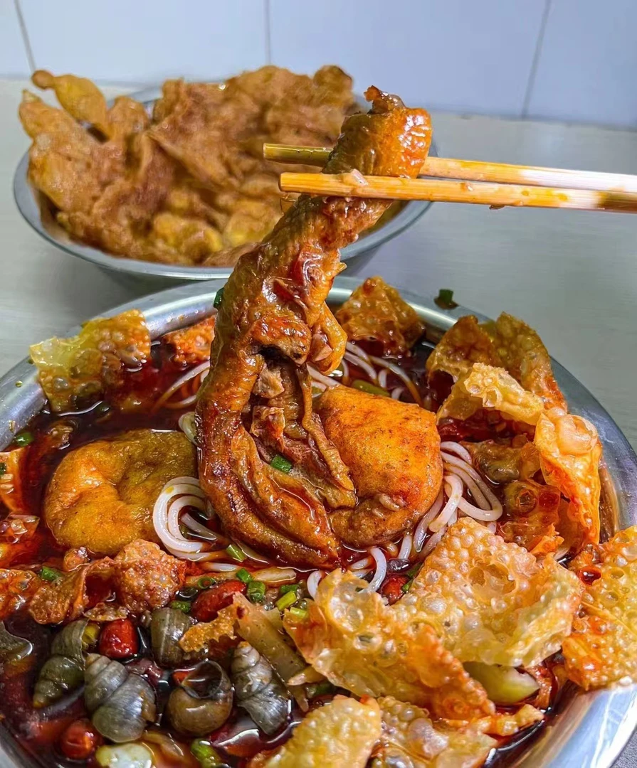 代购螺蛳粉加配菜卤菜猪脚鸭脚炸蛋猪皮香肠腐竹酸笋螺蛳粉代购