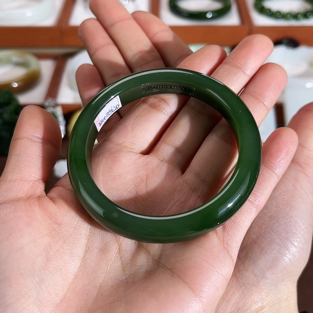 吉***羽和田玉未镶嵌手镯