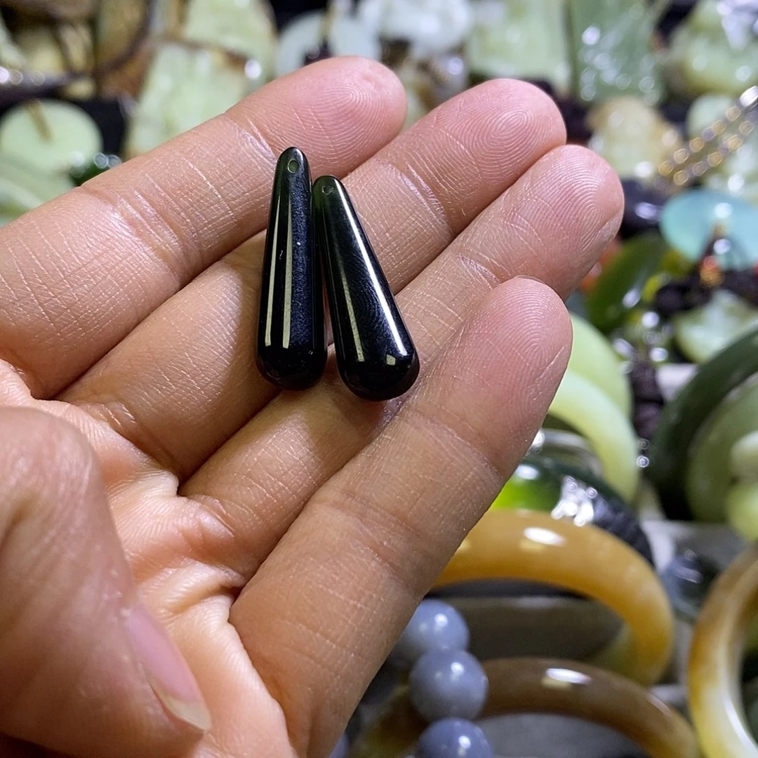 岫玉未镶嵌耳环一对