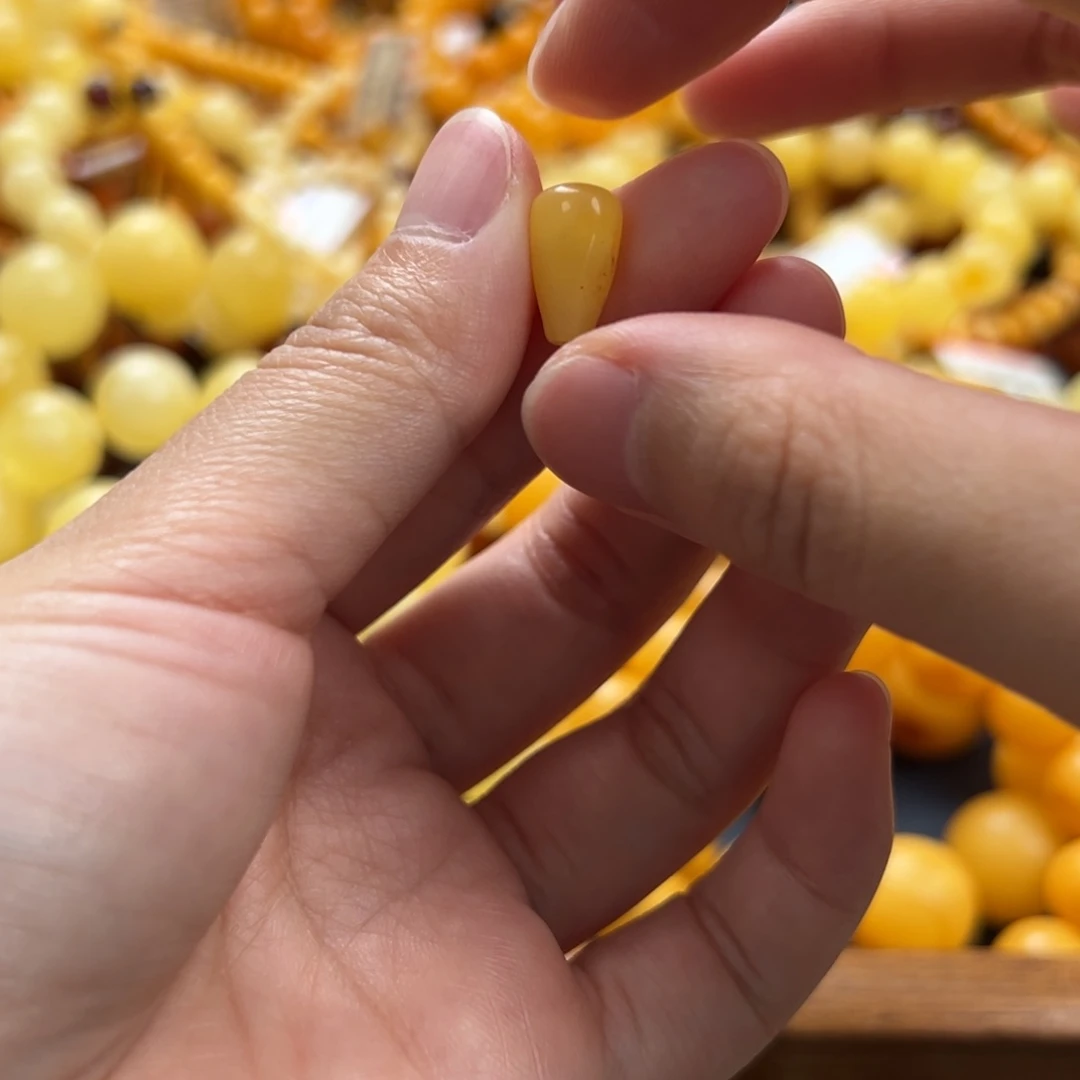 未镶嵌琥珀珠宝奇石