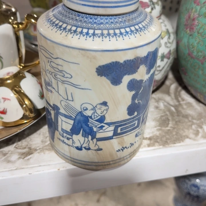 摆件人物青花茶叶罐