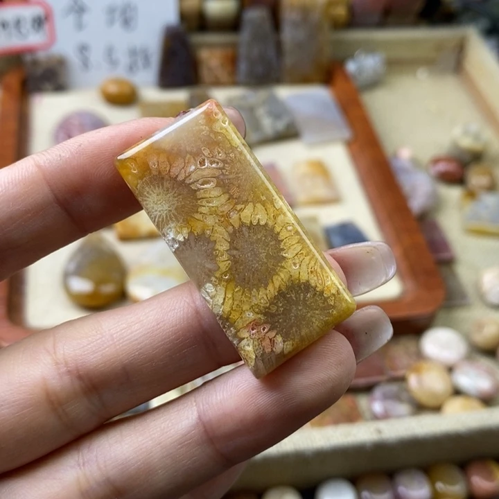 石英岩玉合金颈饰